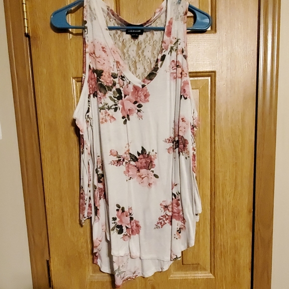 Shirt - Picture 1 of 3